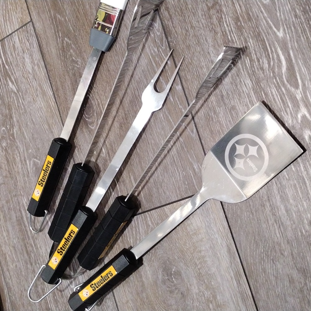 Pittsburgh Steelers 4 piece stainless steel grill ensemble. NWOT